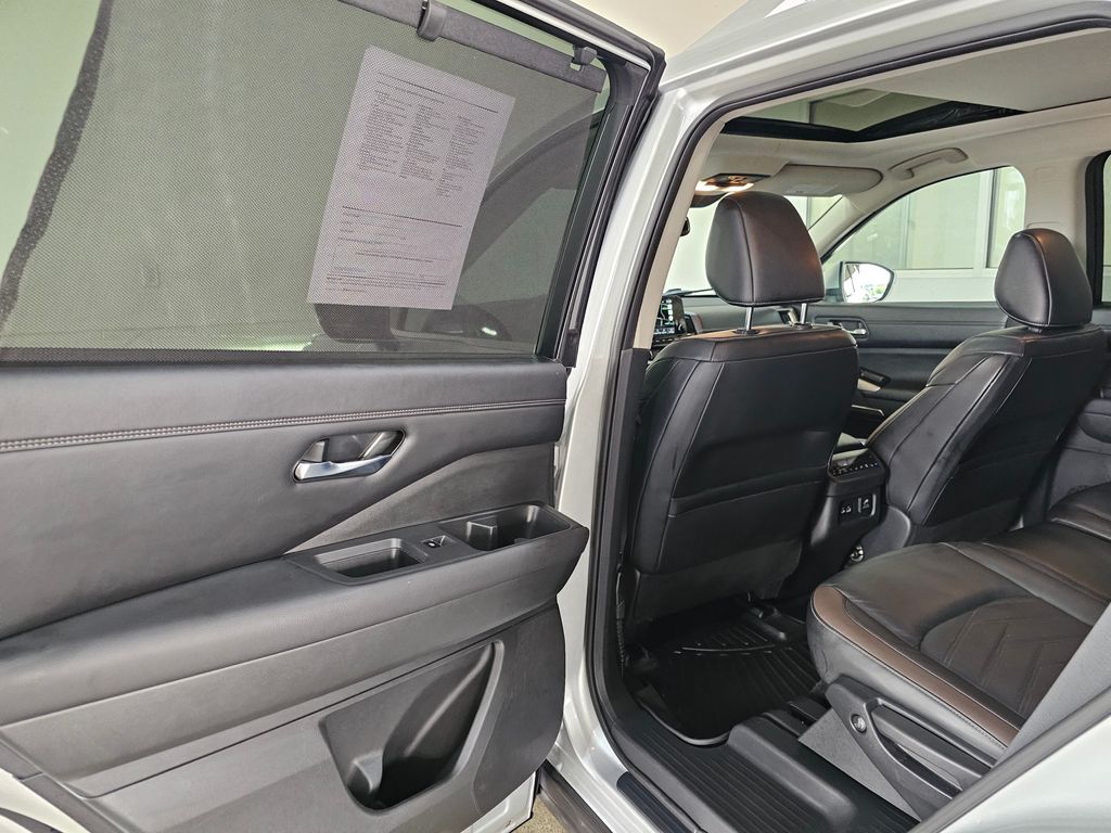2022 Nissan Pathfinder Platinum photo 24