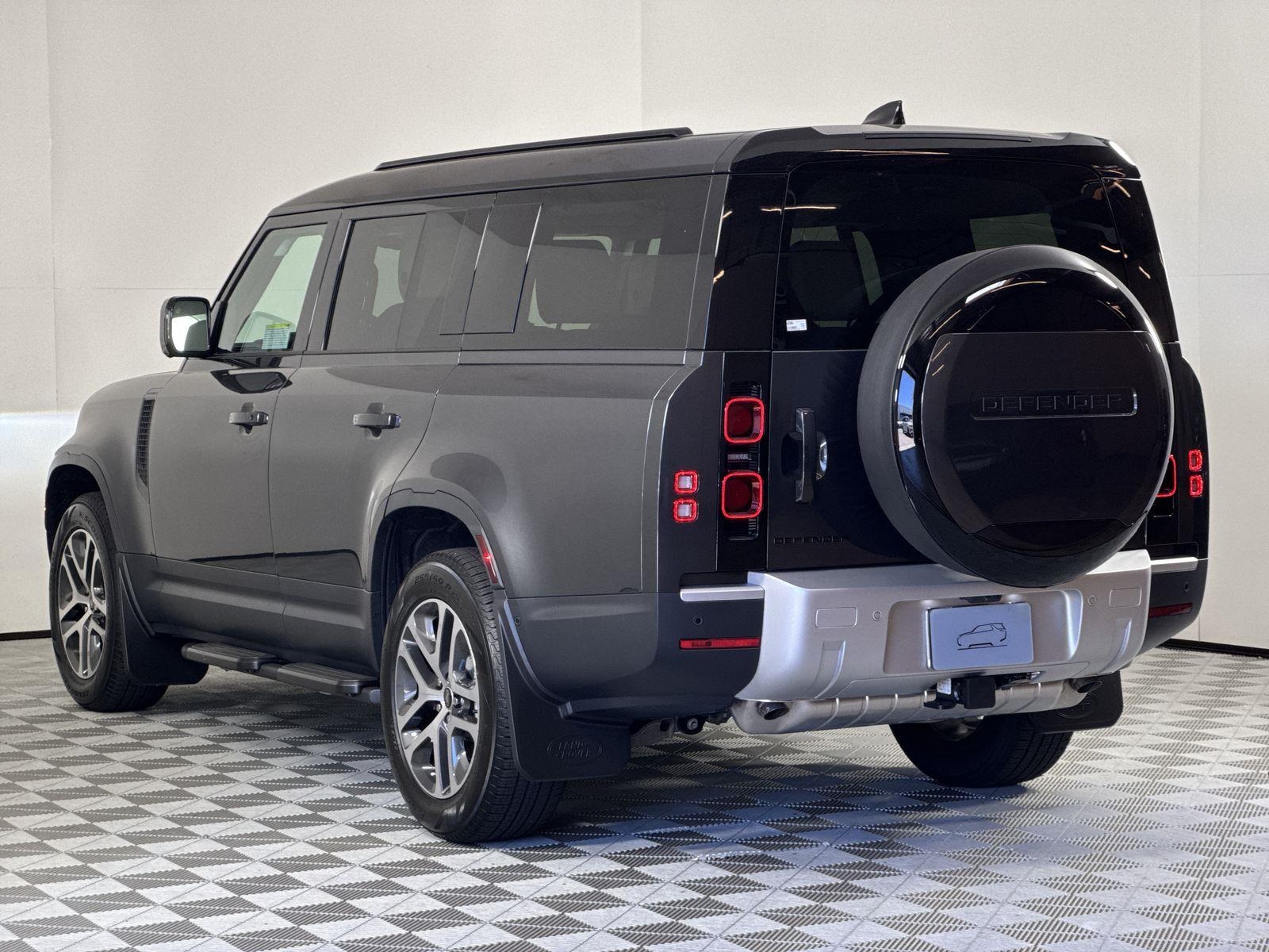 2025 Land Rover Defender 130 S photo 3