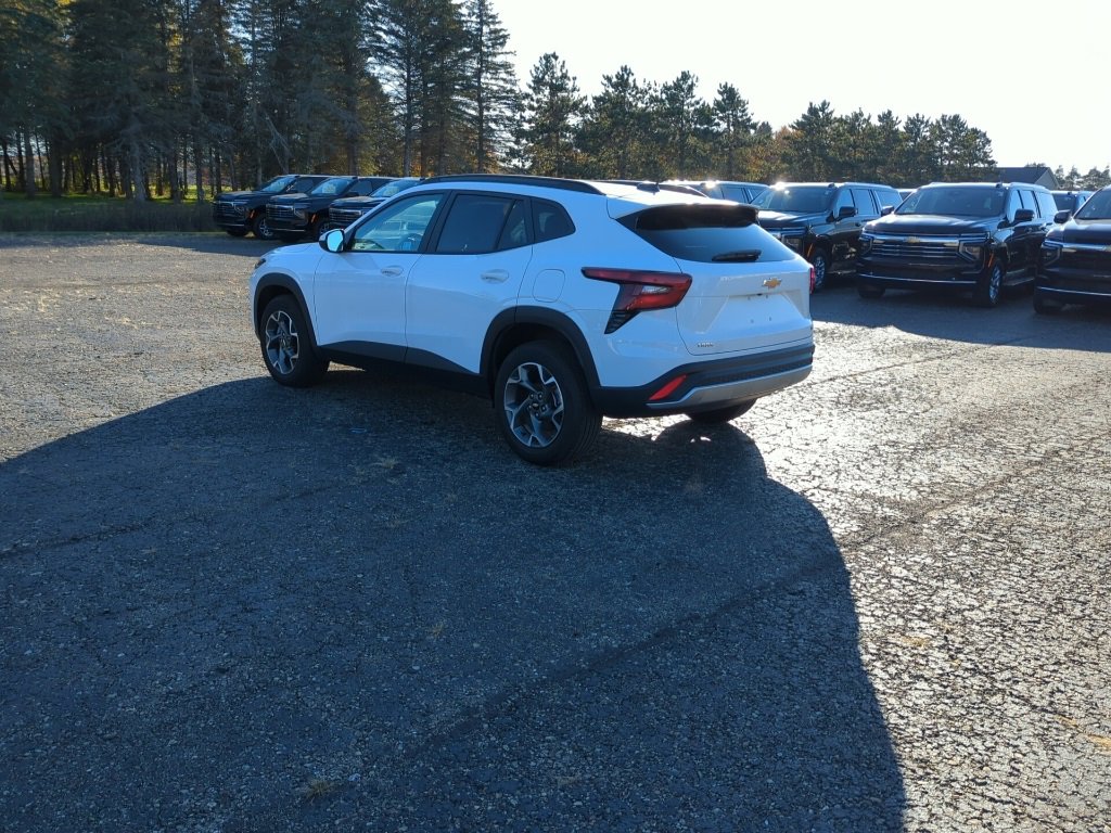 2024 Chevrolet Trax LT photo 2