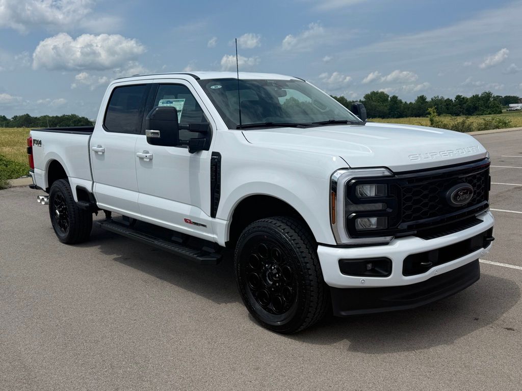 2025 Ford F-350 Lariat photo 2