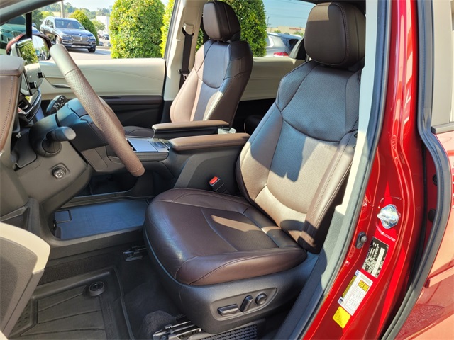 2023 Toyota Sienna Platinum photo 4