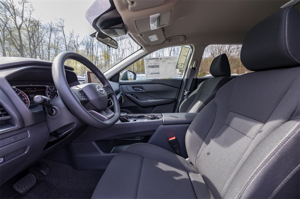 2025 Nissan Rogue S photo 11
