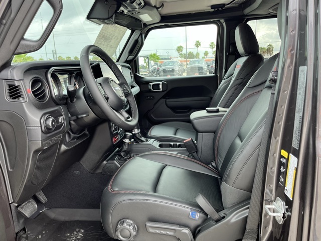 2025 Jeep Wrangler Rubicon photo 14