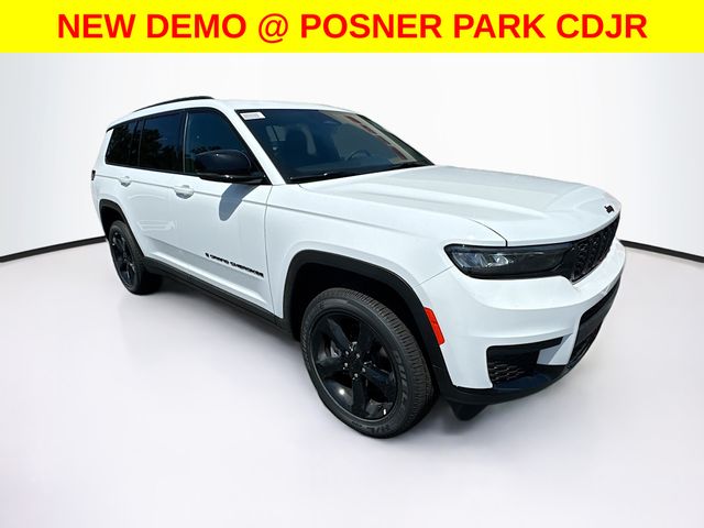 2025 Jeep Grand Cherokee Limited photo 3