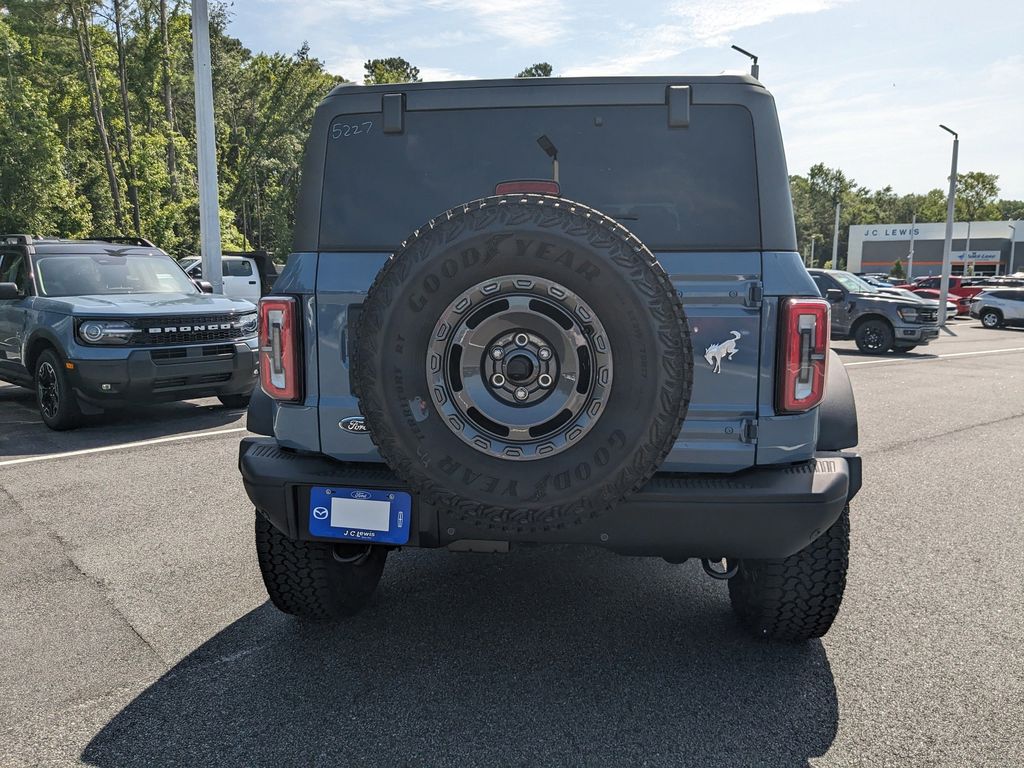 2025 Ford Bronco Badlands photo 3