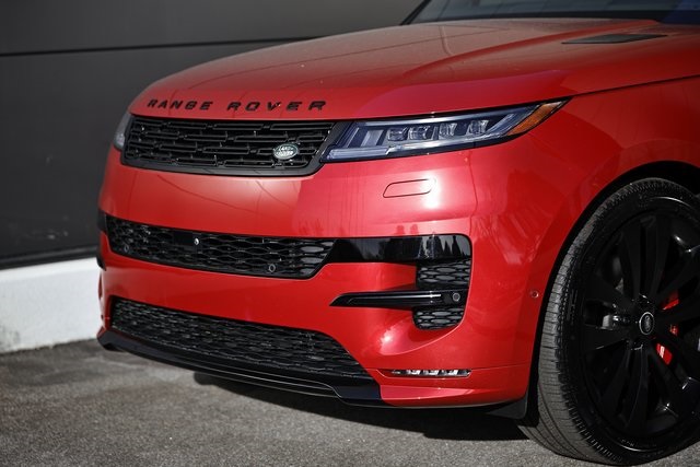 2025 Land Rover Range Rover Sport SE photo 2