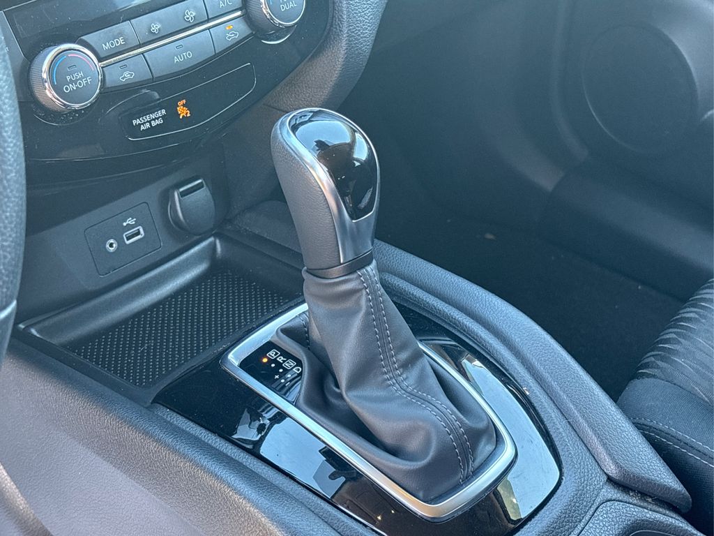 2019 Nissan Rogue SV photo 27