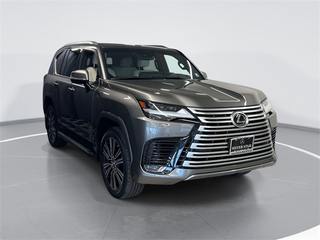 2023 Lexus LX Luxury's photo