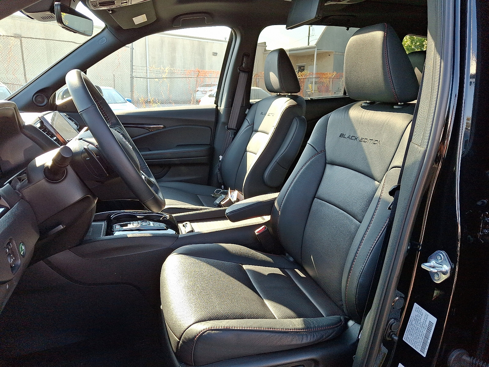2022 Honda Pilot Black Edition photo 13