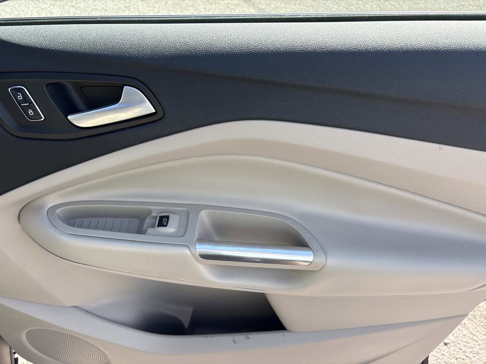 2016 Ford Escape Titanium photo 18