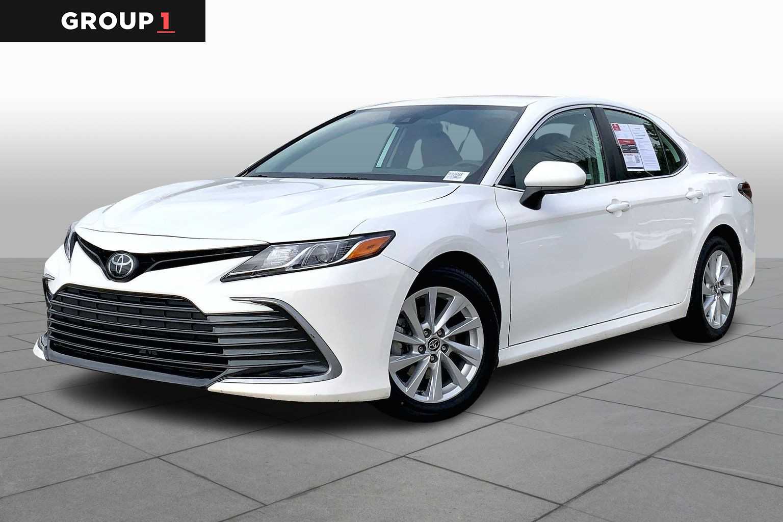2023 Toyota Camry LE's photo