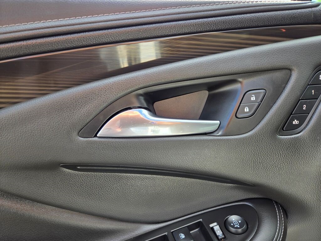 2019 Buick Envision Essence photo 18