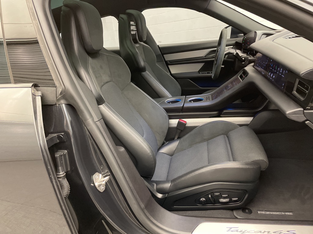 2024 Porsche Taycan 4S photo 22