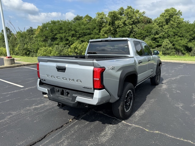 2025 Toyota Tacoma TRD Off-Road photo 3
