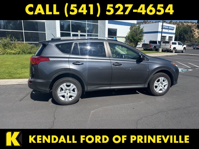 2015 Toyota RAV4 LE photo 12