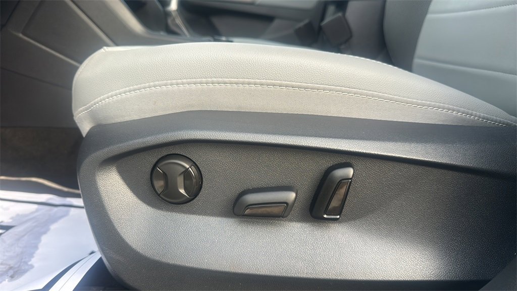 2023 Volkswagen Taos SE photo 13