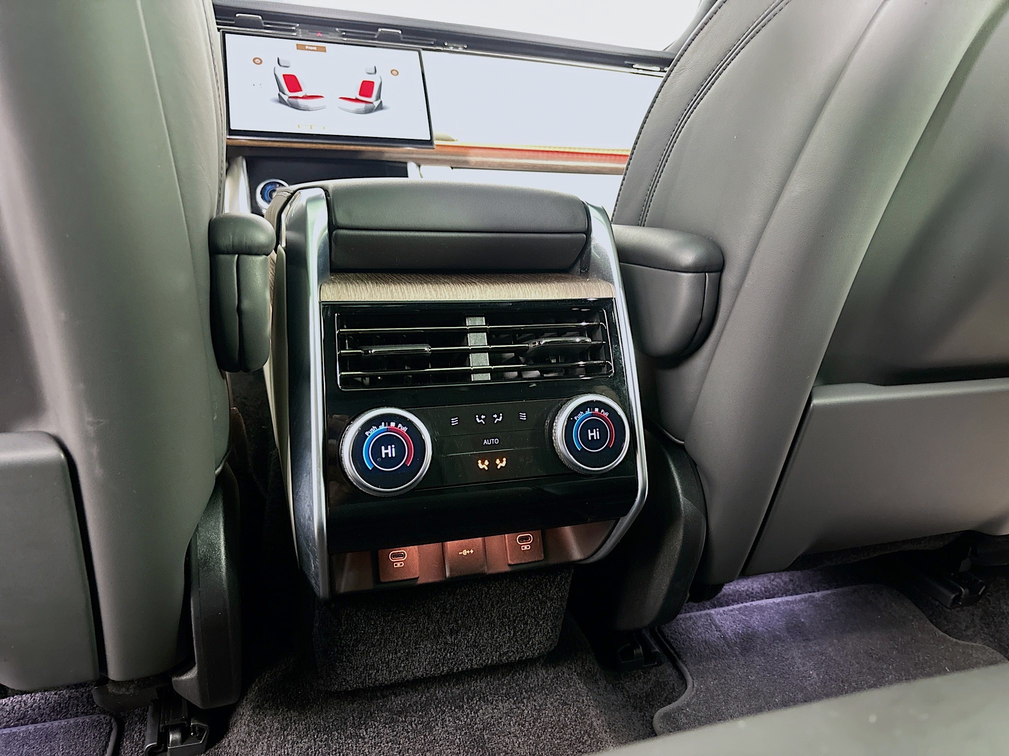 2023 Land Rover Range Rover SE photo 25