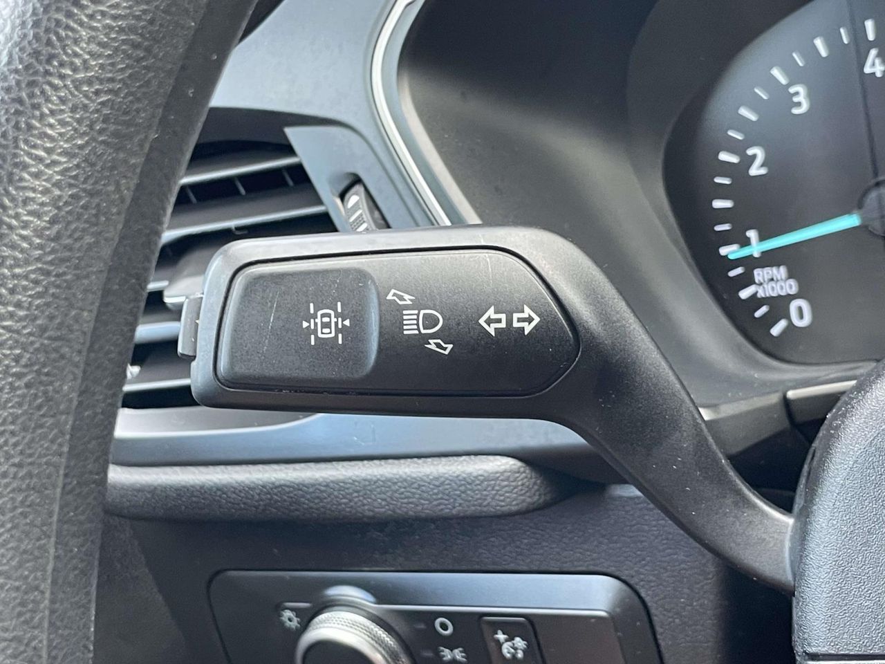 2020 Ford Escape SE photo 18