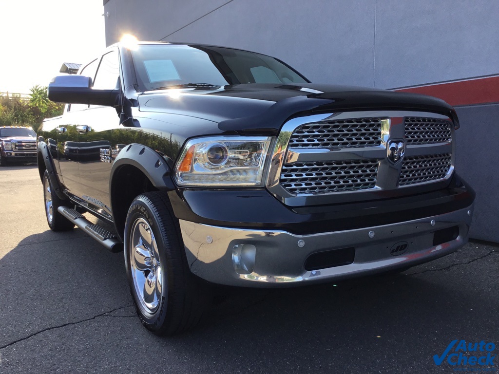 2017 Ram 1500 Laramie photo 3