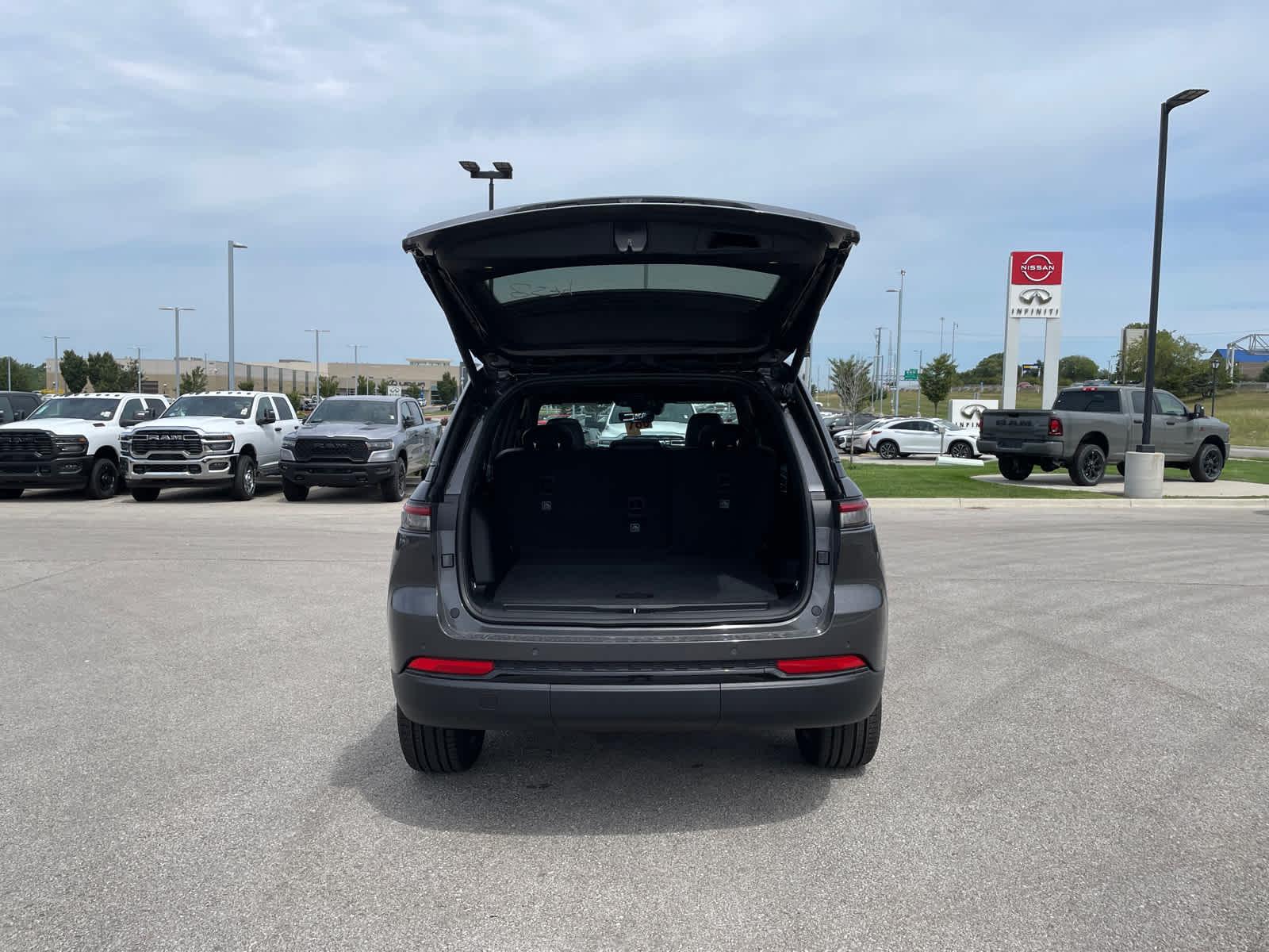 2025 Jeep Grand Cherokee Limited photo 11