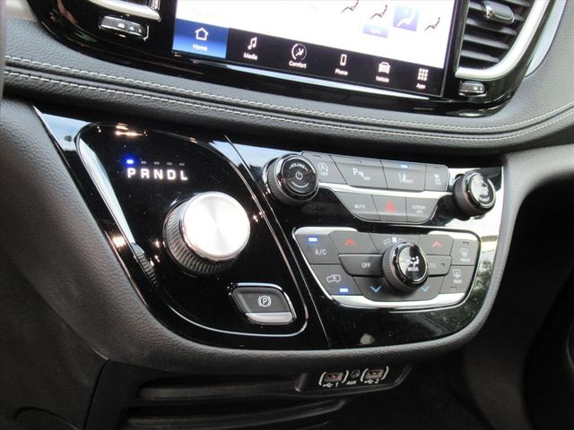 2023 Chrysler Pacifica Touring L photo 23