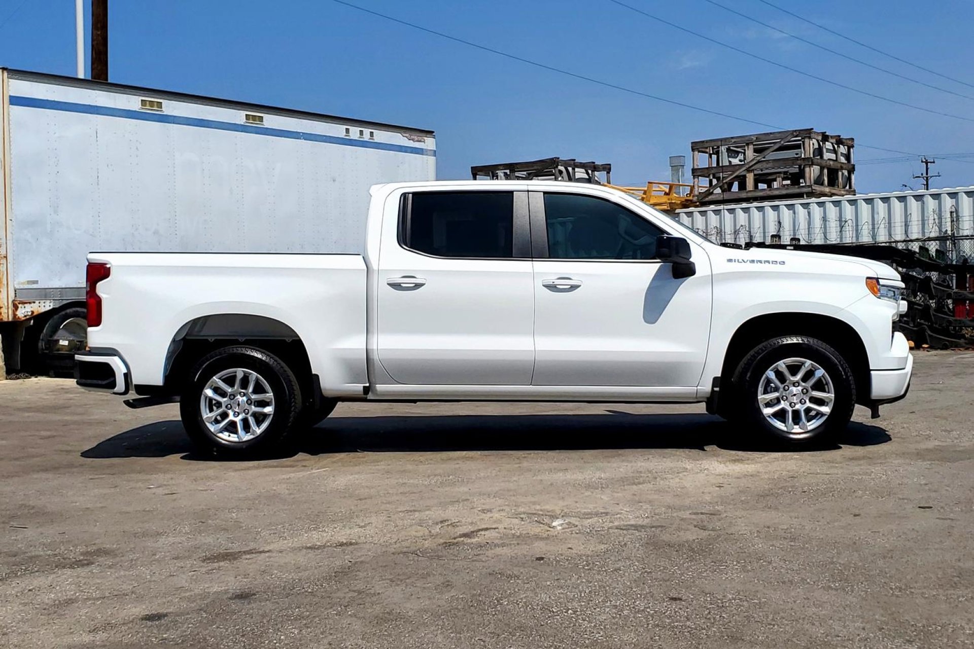 2025 Chevrolet Silverado 1500 RST photo 4