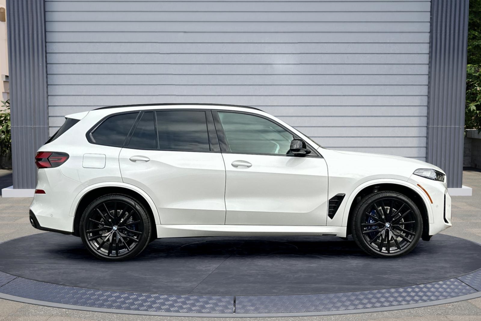 2026 Bmw X5 M60i photo 2