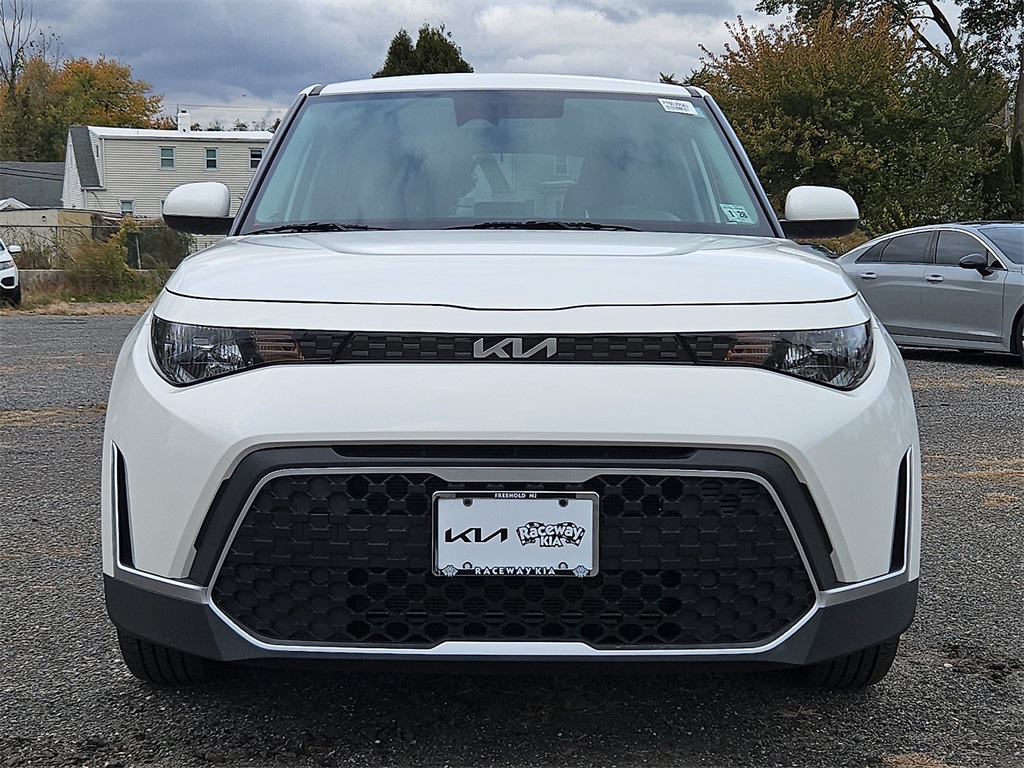2023 Kia Soul LX photo 2