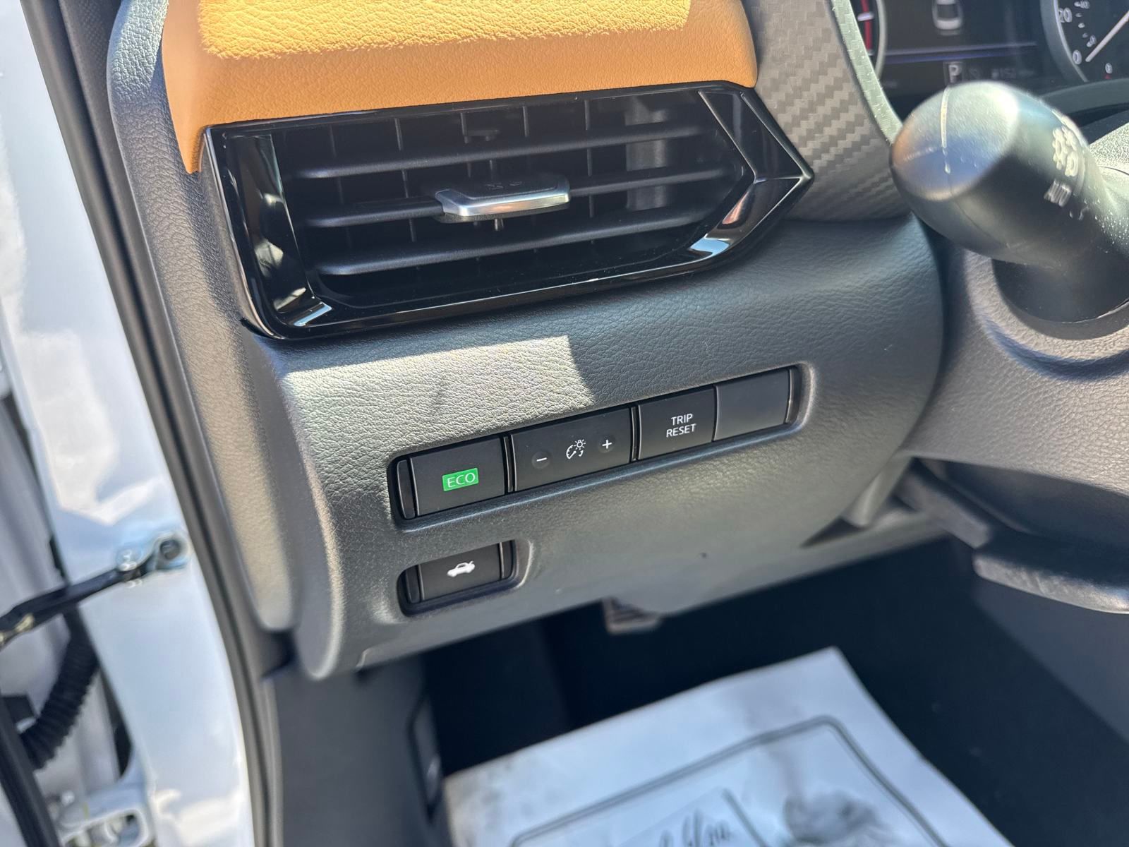 2025 Nissan Sentra SV photo 12