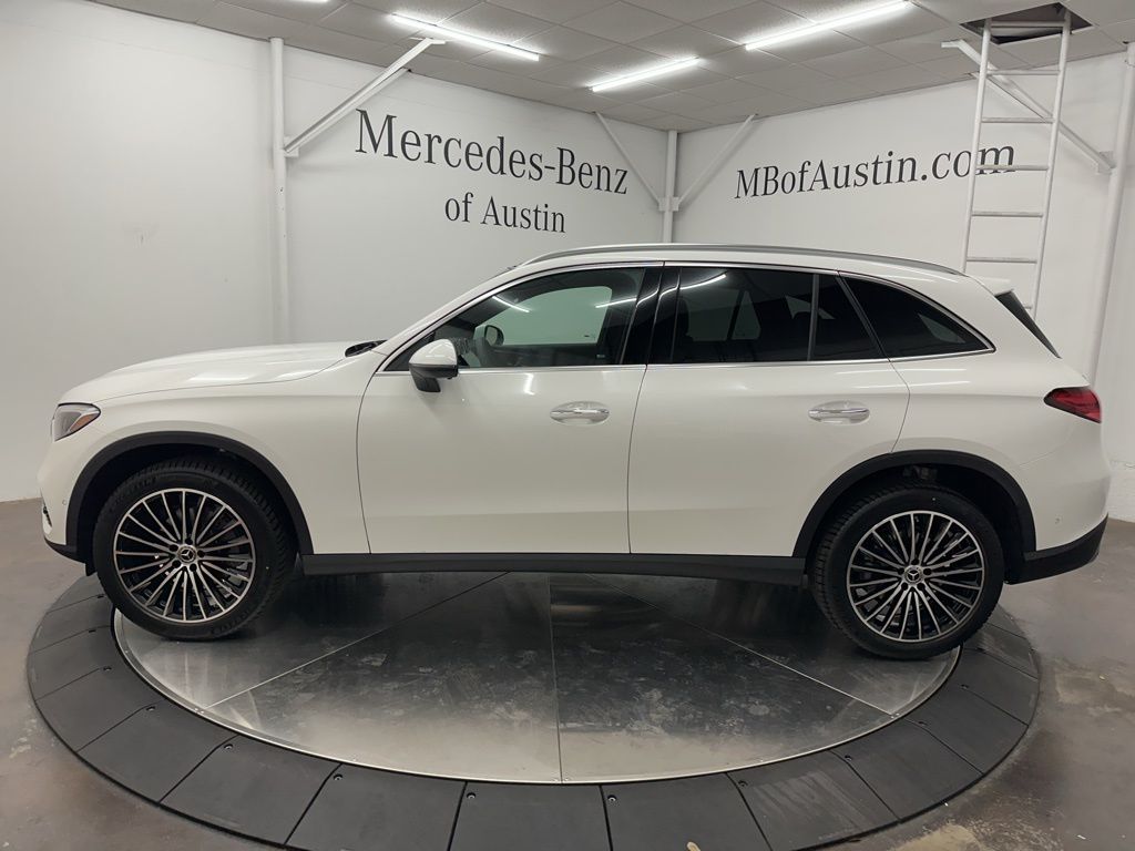 2026 Mercedes Benz GLC 300 photo 2