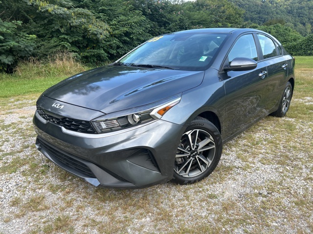 2023 Kia Forte LXS photo 2