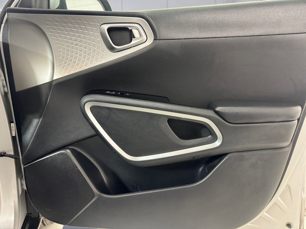 2020 Kia Soul LX photo 11