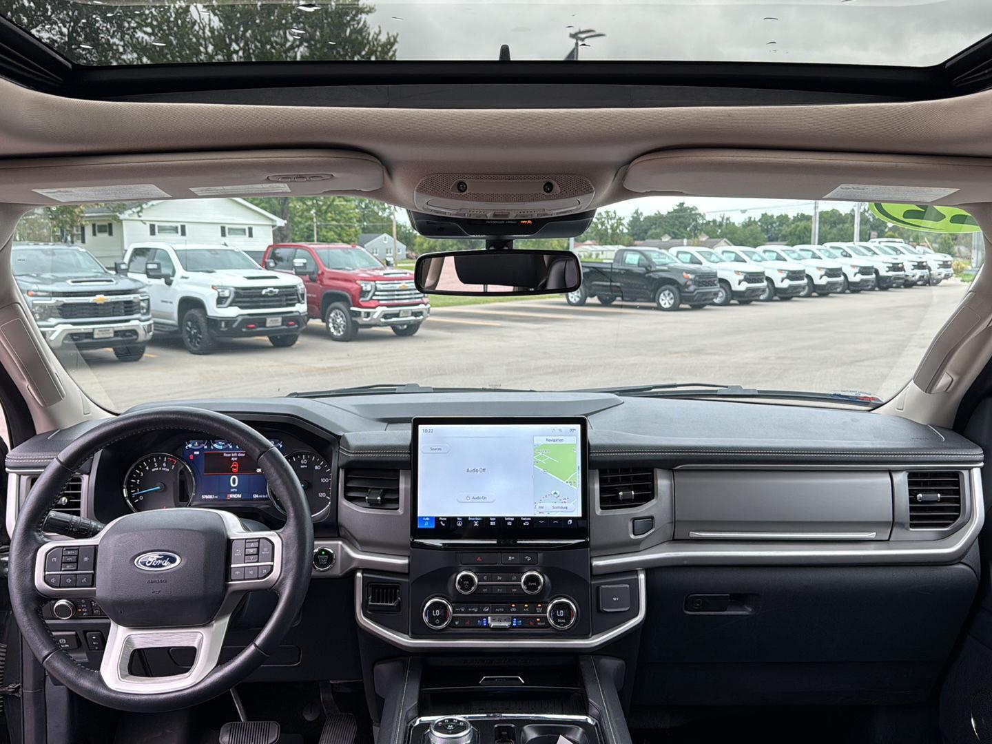 2022 Ford Expedition XLT photo 3