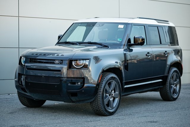 2026 Land Rover Defender X-Dynamic SE's photo