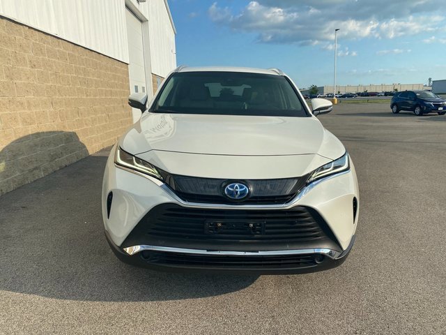 2022 Toyota Venza LE photo 3