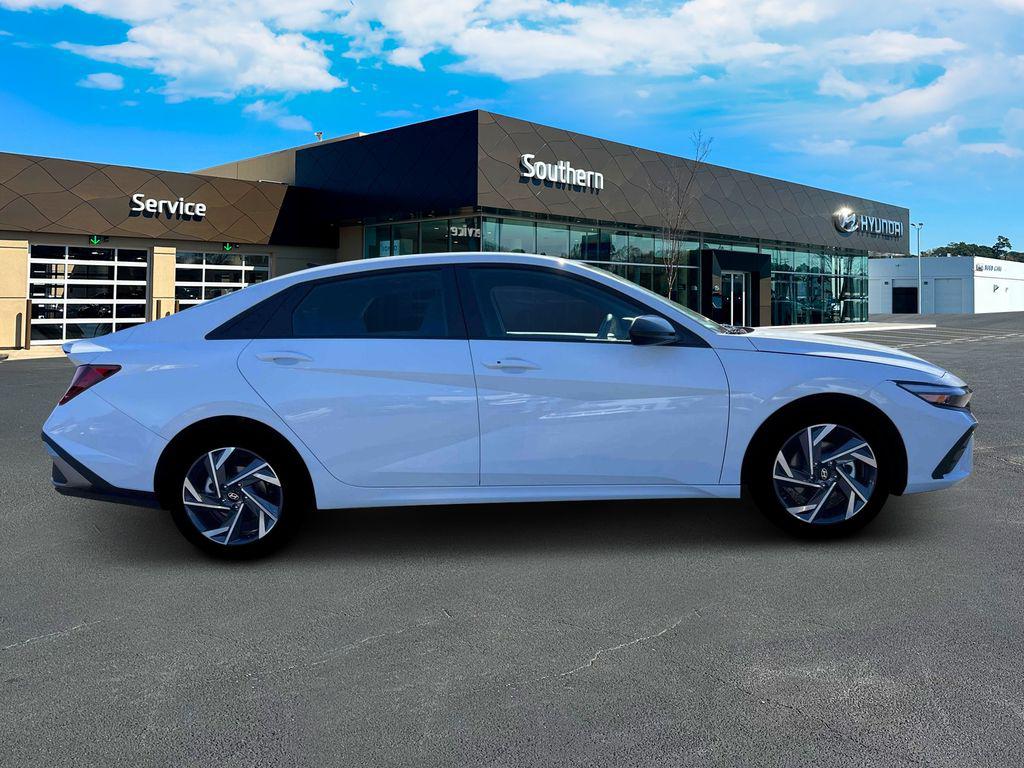 2025 Hyundai Elantra SEL Sport photo 9