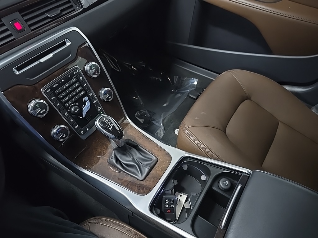 2016 Volvo XC70 T5 Premier photo 27