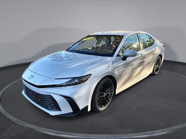 2025 Toyota Camry SE's photo
