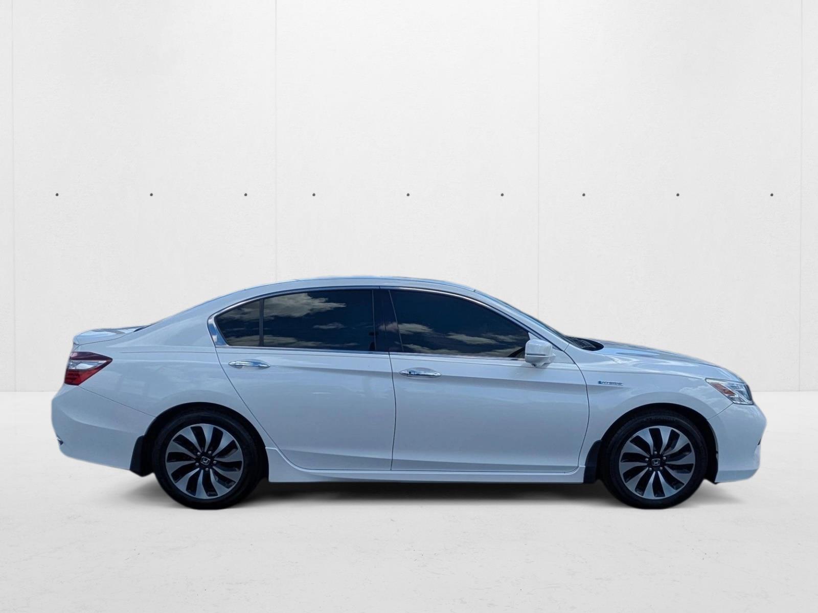 2017 Honda Accord Hybrid Touring photo 4