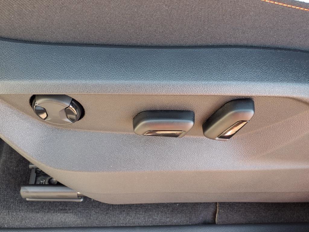 2025 Volkswagen Atlas Peak Edition SE photo 4