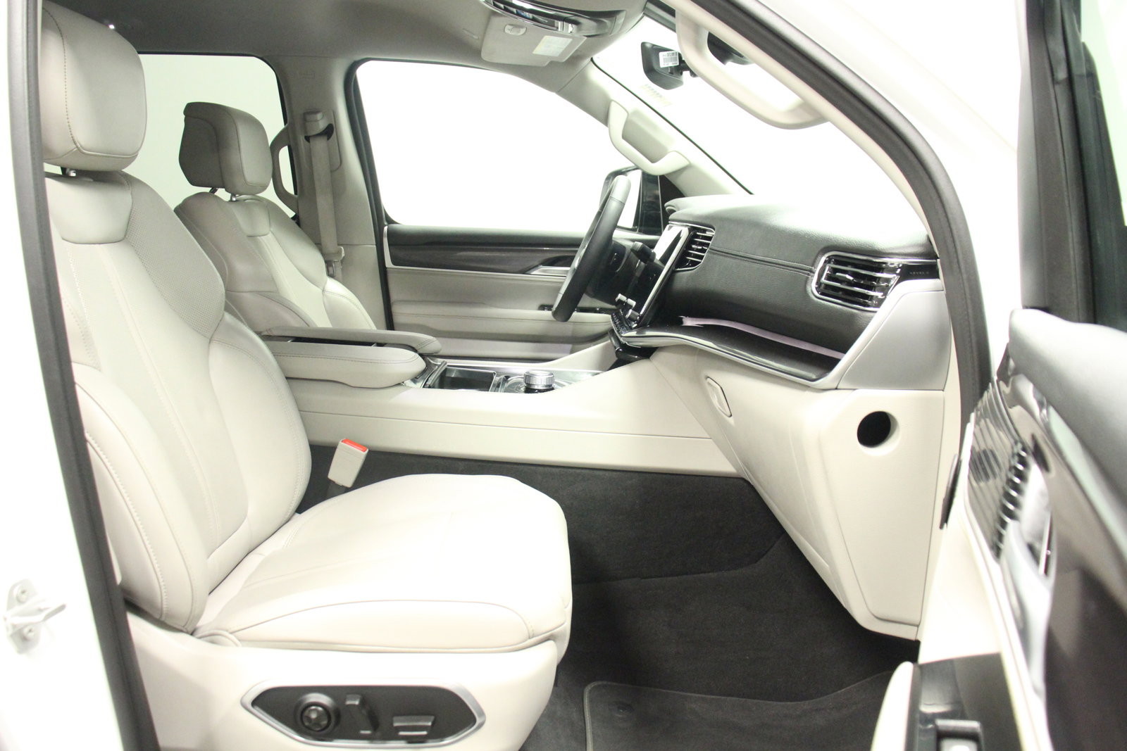 2024 Jeep Wagoneer Base photo 15