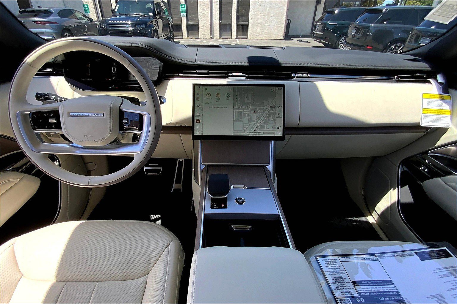 2025 Land Rover Range Rover SE photo 3