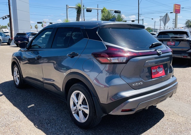 2024 Nissan Kicks S photo 2