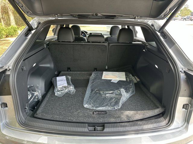 2025 Volkswagen Atlas Cross Sport SEL R-Line photo 15