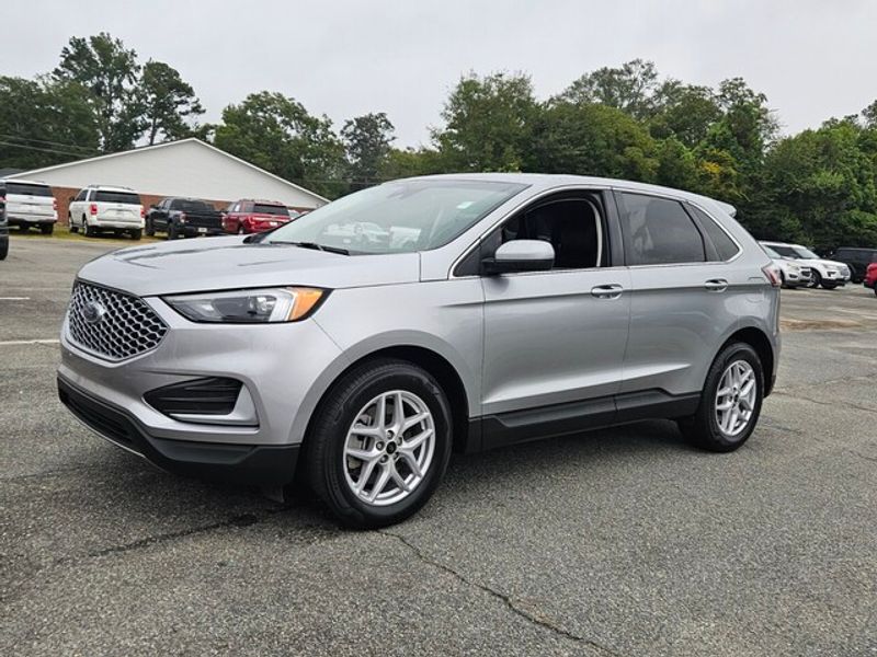 2023 Ford Edge SEL photo 3
