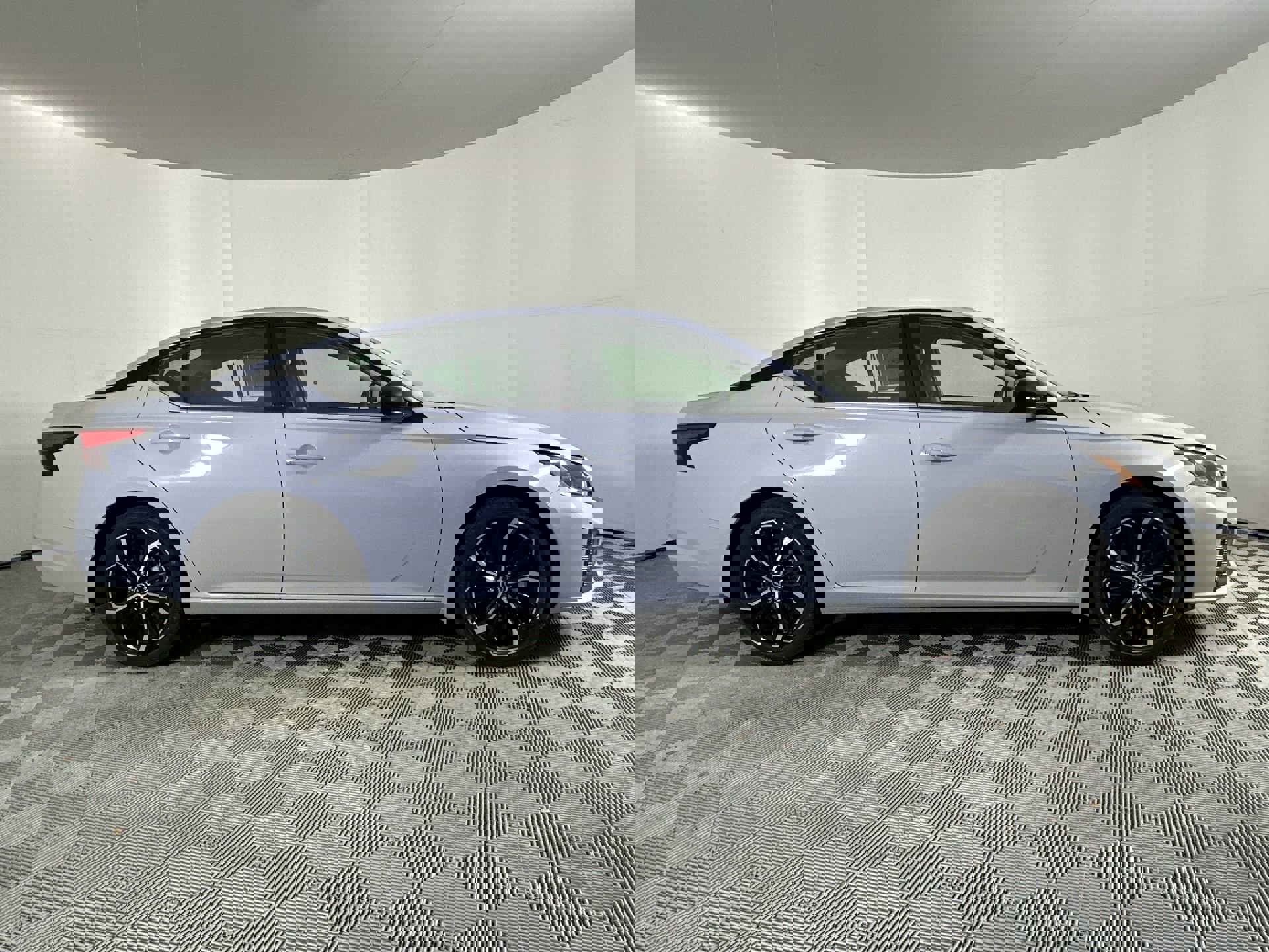 2025 Nissan Altima SR photo 9