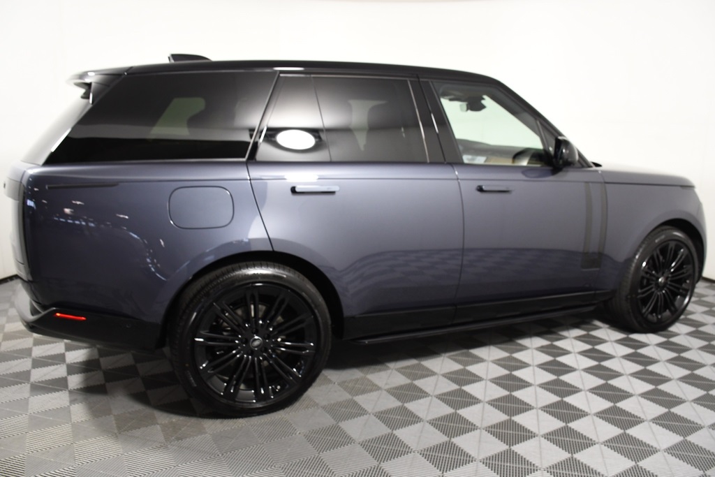 2025 Land Rover Range Rover SE photo 7