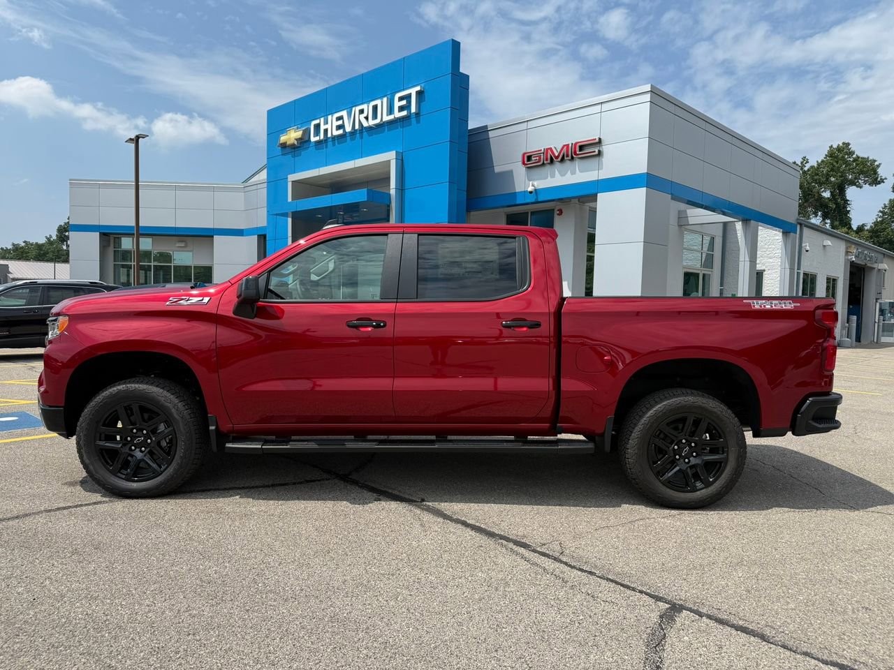 2025 Chevrolet Silverado 1500 LT Trail Boss photo 2