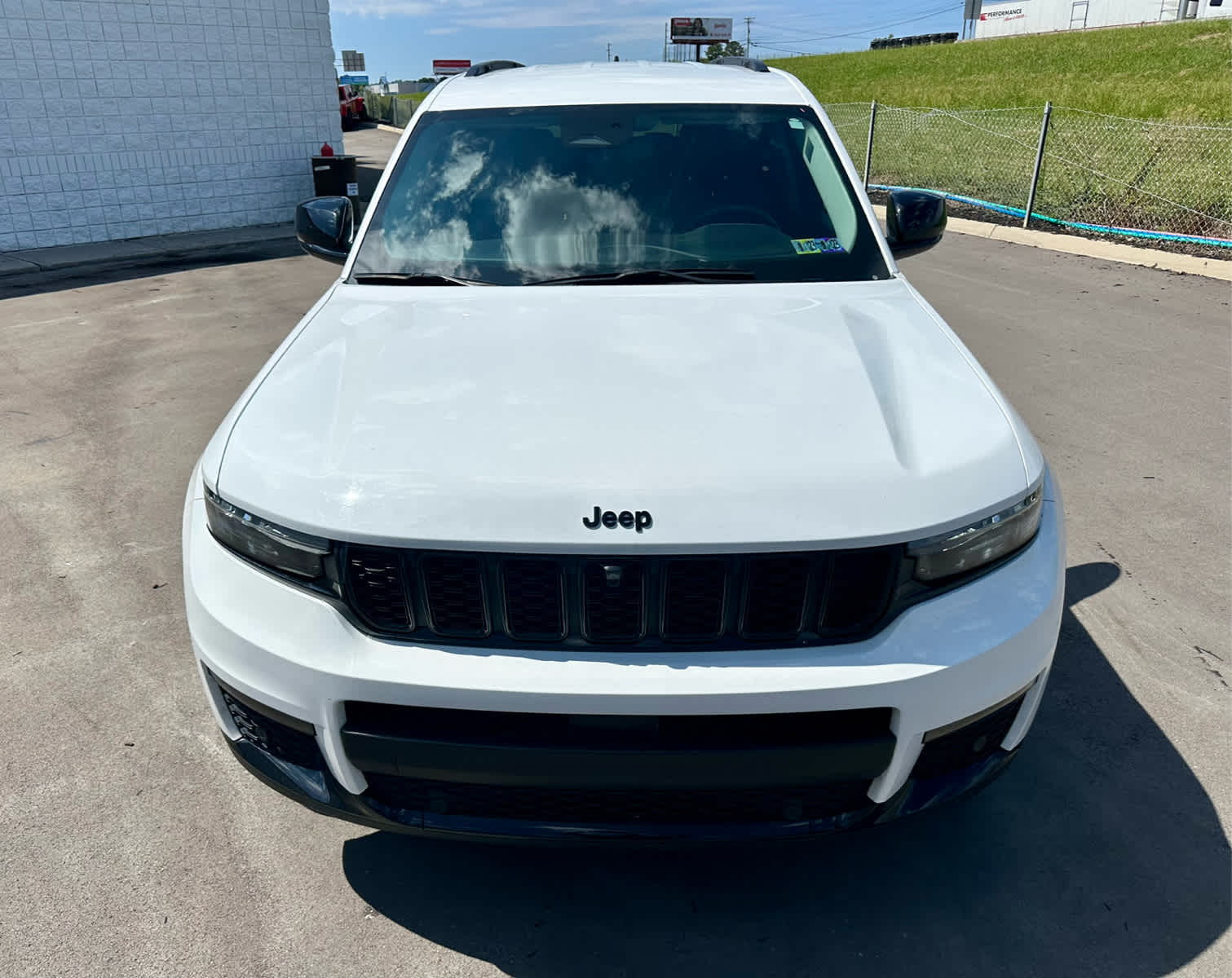 2023 Jeep Grand Cherokee Limited photo 2