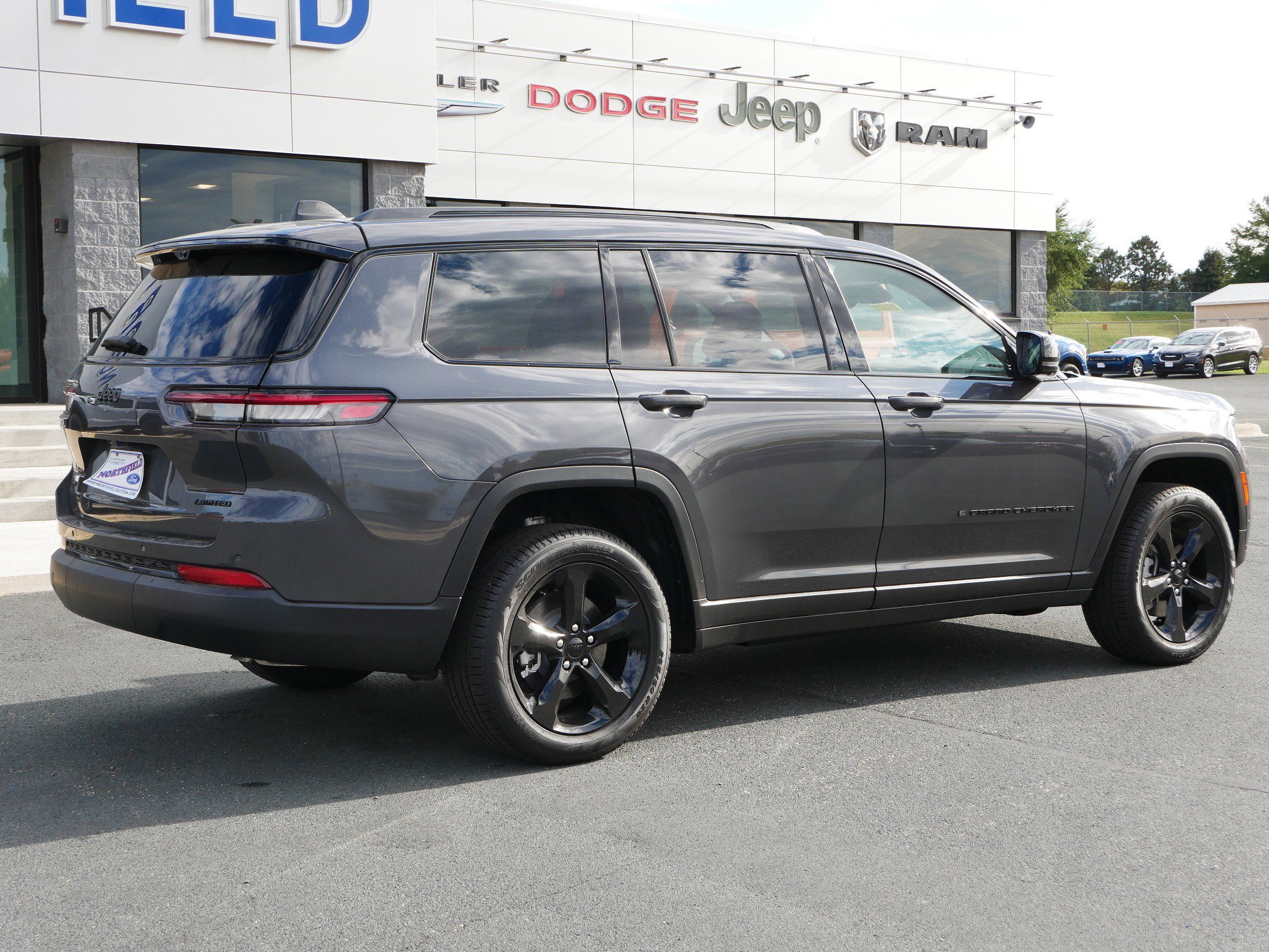 2025 Jeep Grand Cherokee Limited photo 3